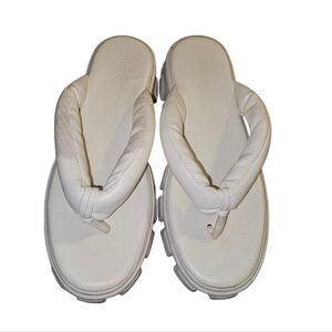 💰Forever 21 White Women's Sandals